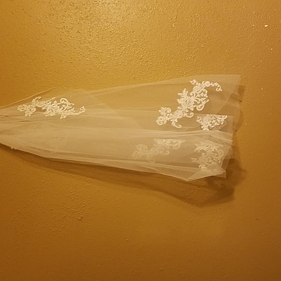 Wedding Dress and veil - Picture 10 of 10